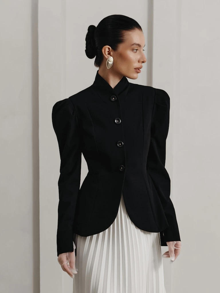 Flared blazer with voluminous sleeves